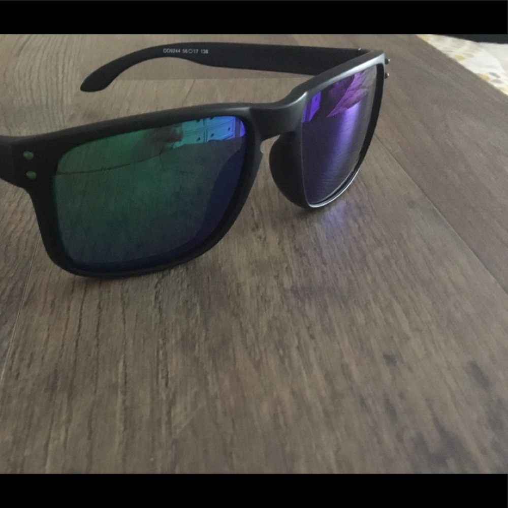 Oakley sunglasses - Picture 2 of 5